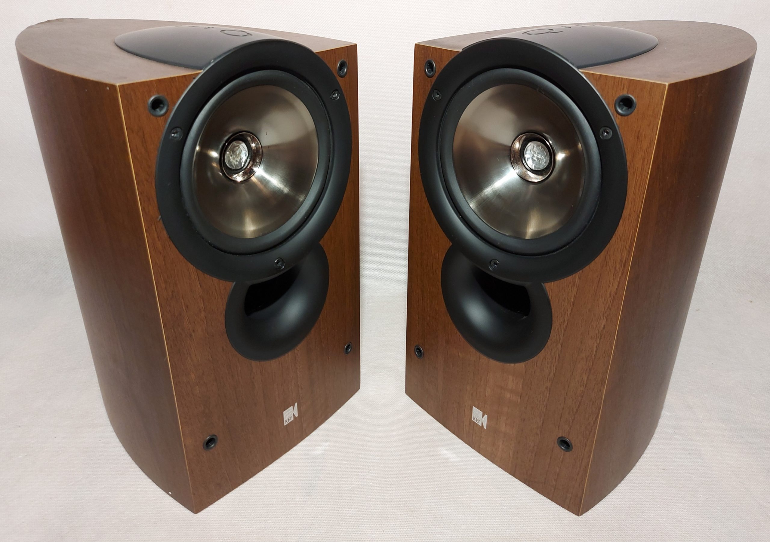 kef-iq1-walnut-dn-audio